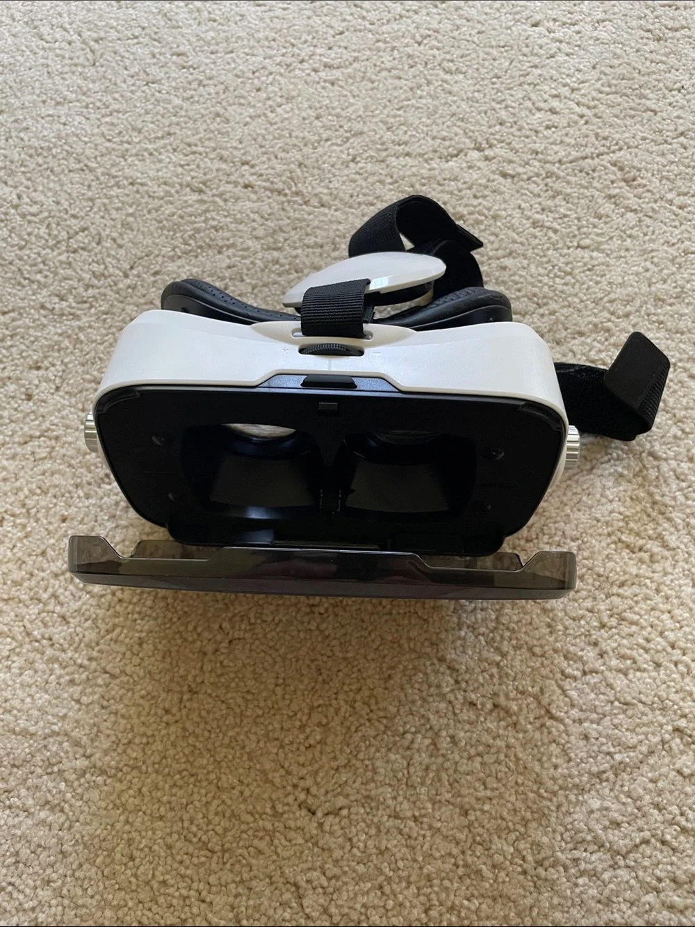 VR Headset in White and Black - Mobile VR Viewer